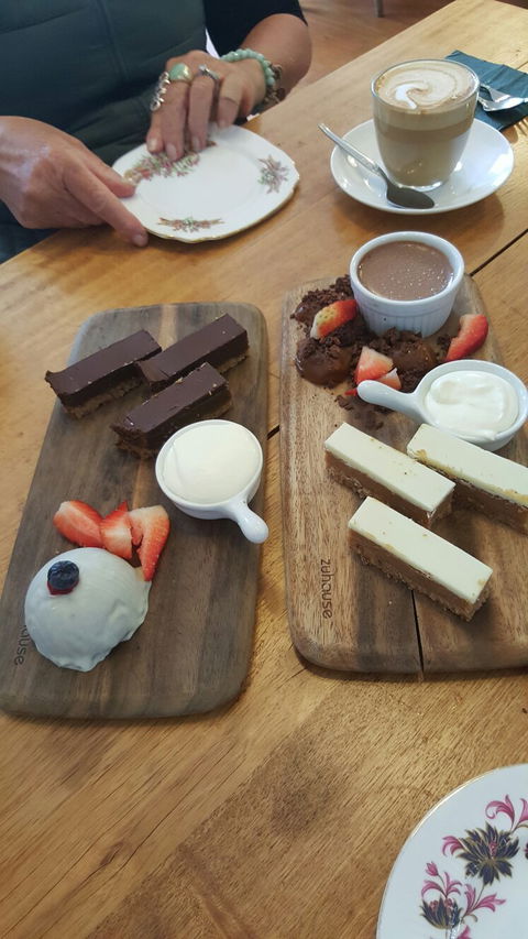 Hubert & Dan - Book Restaurant 2