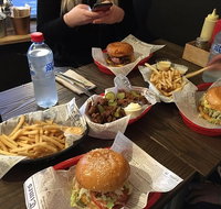 RoyAl's Chicken and Burgers East Victoria Park - Book Restaurant