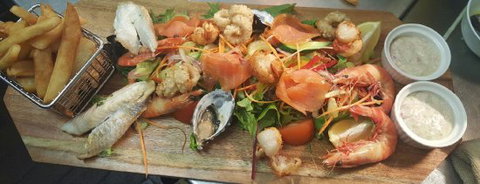 The Fox & Hounds Inn Restaurant - Book Restaurant 0