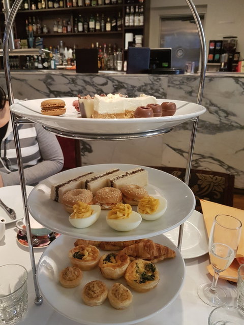 The George - Book Restaurant 3