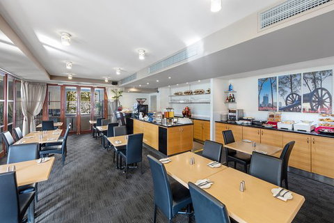 The Courtside Restaurant - Book Restaurant 0