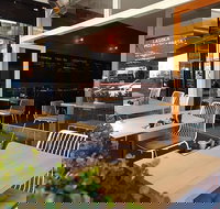 La Lola - Book Restaurant