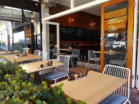 La Lola - Book Restaurant 0