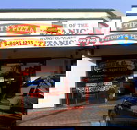 Tippy's Pizza - Book Restaurant