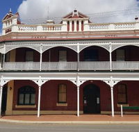 Castle Hotel Bistro - Book Restaurant