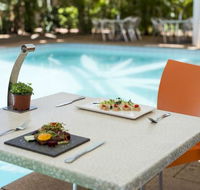Hearson's Bistro - Book Restaurant