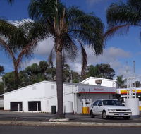 Hillview Roadhouse Motel Restaurant - Book Restaurant