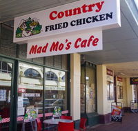 Mad Mo's - Book Restaurant