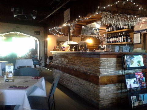 Old Bush Inn - Book Restaurant 0