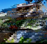 The Uraidla Hotel - Book Restaurant