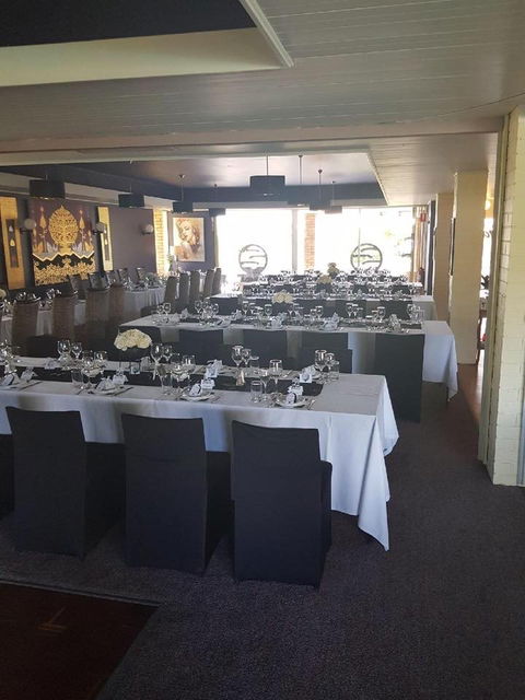 Oliver's Bar & Bistro - Book Restaurant 1
