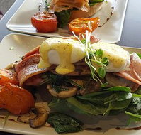 Garlic Kiss - Book Restaurant