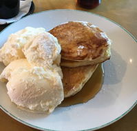 Kat's Corner - Book Restaurant
