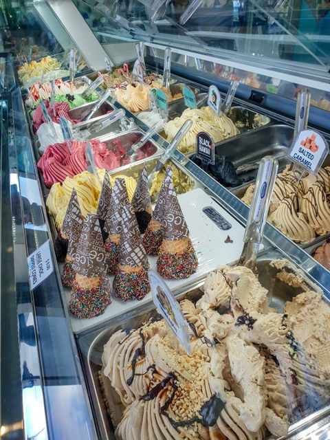 Noosa Amore Gelato - Book Restaurant 5