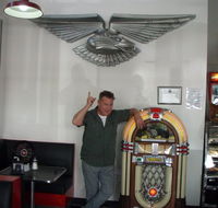 Retro Style Dinning - Book Restaurant