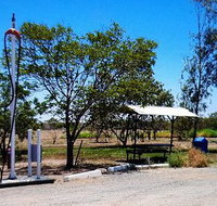 Mckinlay Roadhouse - Book Restaurant