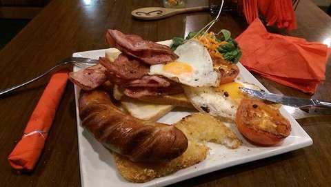 Mi Cakes - Book Restaurant 0