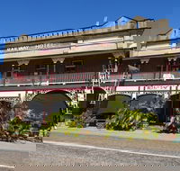 Railway Hotel Pub - Book Restaurant