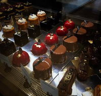 Petite Tresor - Book Restaurant