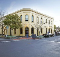 College Lawn Hotel - Book Restaurant