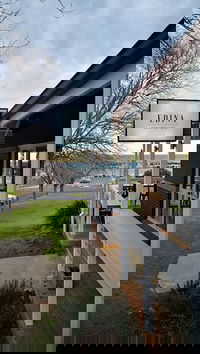 Edina Waterfront Cafe