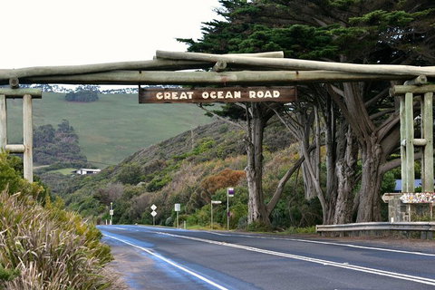Small-Group Great Ocean Road And Twelve Apostles Full-Day Tour - Book Restaurant 0