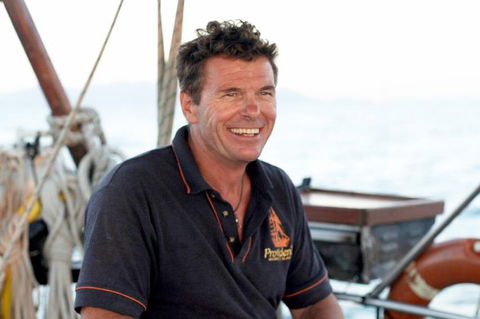 Whitehaven Beach Sailing And Snorkeling Cruise - Book Restaurant 2