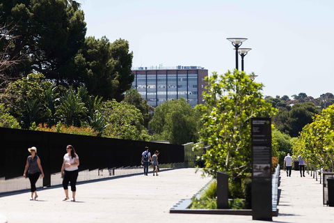 Adelaide 90-Minute Pedicab Tour: Scenic Green & River Experience - Book Restaurant 4