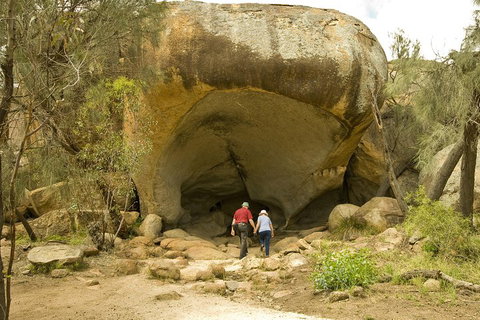 2-Day Wave Rock, York, Wildflowers & Aboriginal Experience - Book Restaurant 3