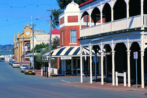 2-Day Wave Rock, York, Wildflowers & Aboriginal Experience - Book Restaurant 5
