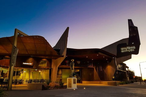 8-Day Outback Experience From Queensland - Book Restaurant 4