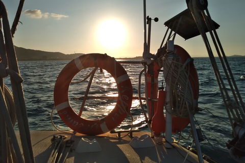 Townsville Small Group Early Morning Sailing Cruise Boat Tour Charter Hire - Book Restaurant 0