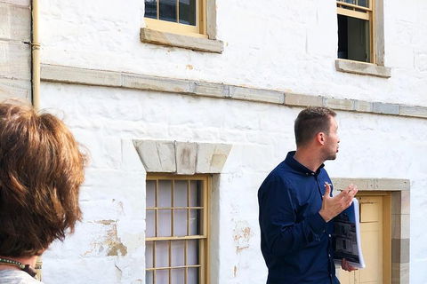 Convicts And The Rocks: Sydney's Walking Tour Led By Historian - Book Restaurant 2