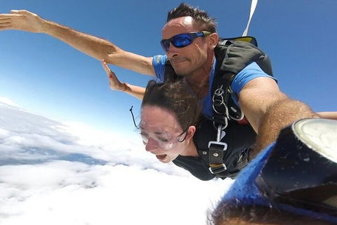 Byron Bay Tandem Sky Dive - Book Restaurant 2