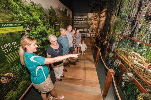 Cairns Aquarium Tour By Twilight With Drink And Appetiser - Book Restaurant 2