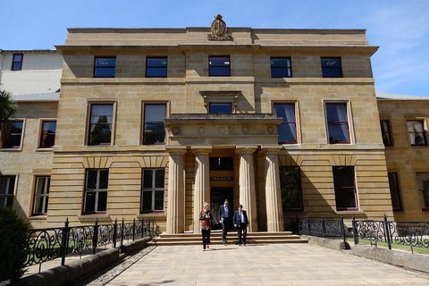 2-Hour Small-Group Walking Tour Of Hobart - Book Restaurant 2