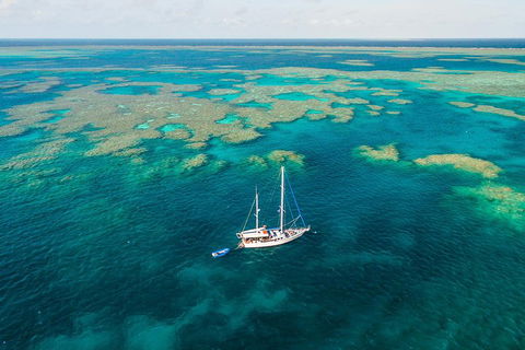 3 Day Whitsundays Sailing And Diving Adventure: Kiana - Book Restaurant 1