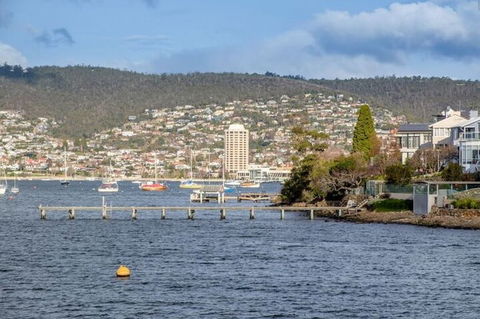 Derwent River Historic Harbour Cruise From Hobart - Book Restaurant 5
