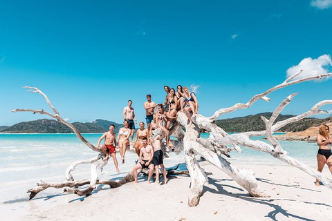 4 Day & 3 Night Whitsunday Islands & Outer Reef Sailing Adventure On Condor - Book Restaurant 0