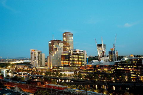 Cool And Unique Things To Do In Melbourne - Book Restaurant 2