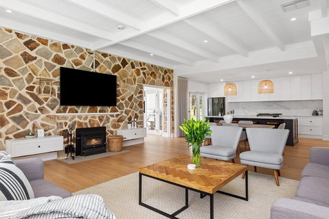 3 Days Adelaide Hills Wellness Escape - Book Restaurant 1