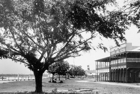 Cairns History Walking Tour - Book Restaurant 2