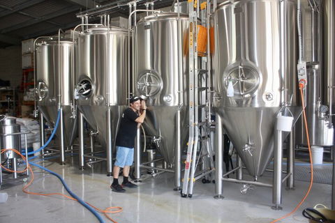 Hipster Sipster Brewery And Distillery Tour - Book Restaurant 1