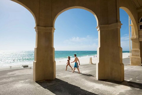 Wonderful Perth Self-Guided Audio Tour - Book Restaurant 2