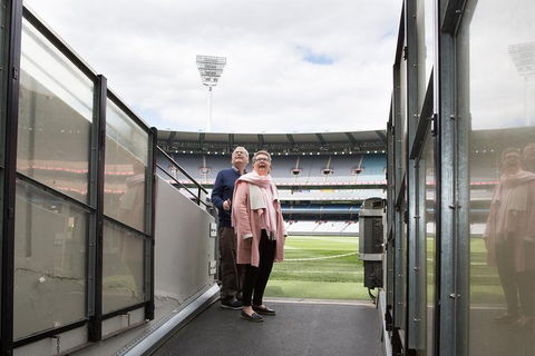 Ultimate Sports Lovers Bus Tour Of Melbourne - Book Restaurant 3
