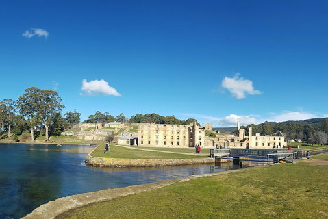 6-Day Tasmanian Explorer Adventure Tour From Hobart - Book Restaurant 0